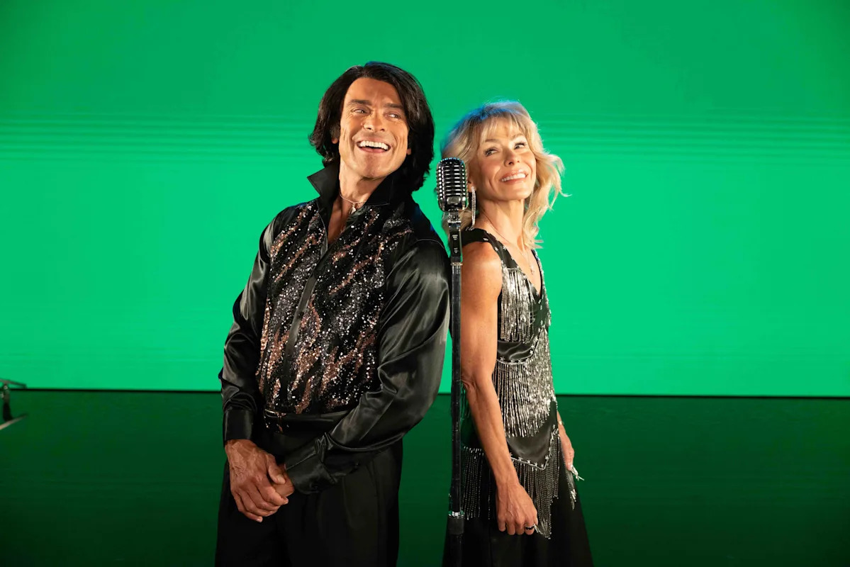 Watch ‘Live With Kelly and Mark’ Parody ‘Song Sung Blue’ in Show Open for Post-Oscar Special (EXCLUSIVE)