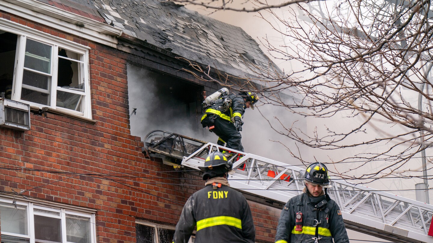 4 dead in NYC fire; Squatters allegedly used apartment in Queens building